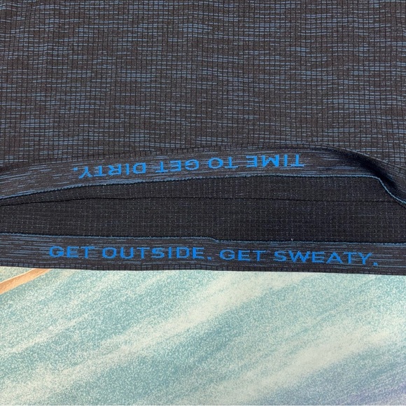 Men’s Lululemon Metal Vent Tech Blue black Golf Polo Size Medium Athletic - Picture 3 of 6